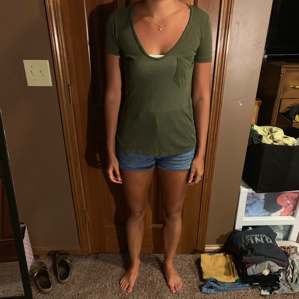 Basic short sleeve tee with front pocket